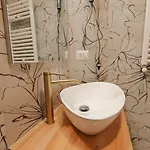 Lifei House روما